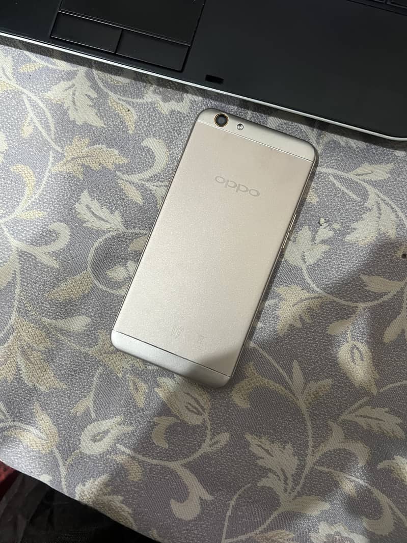 Oppo f1s in mint condition 1