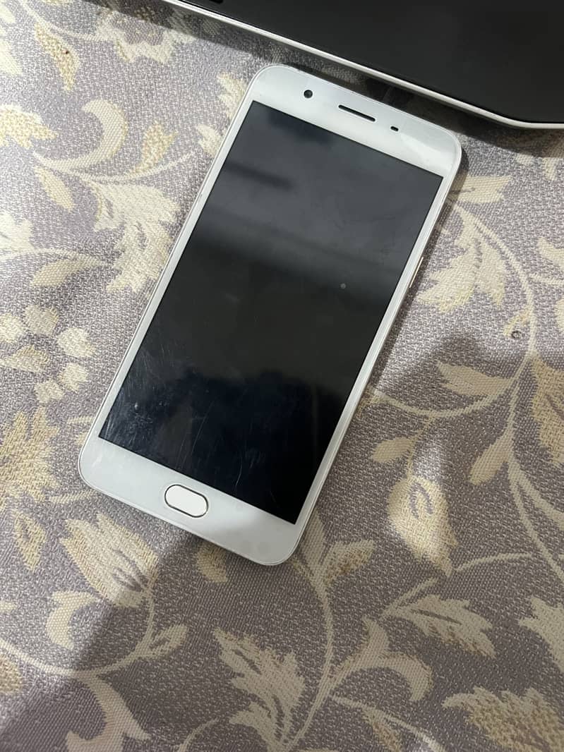 Oppo f1s in mint condition 2