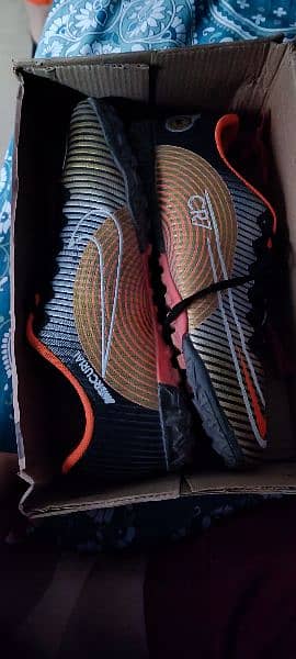 Nike CR7 Mercurial Football Gripper Shoes 0