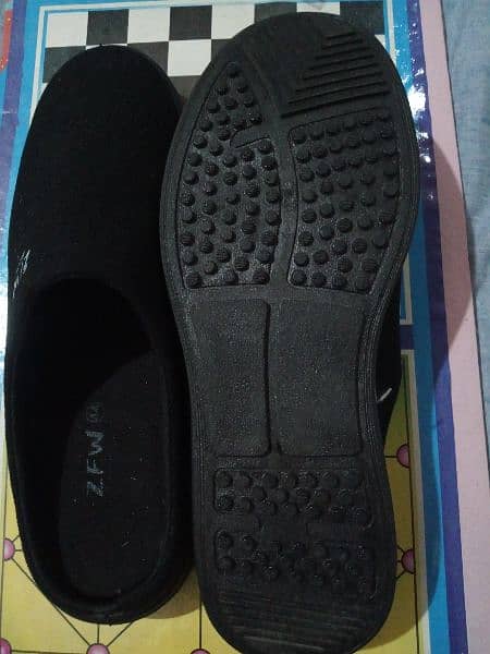ZFE(walk ahead ) best quality smooth slippers . size 10 1