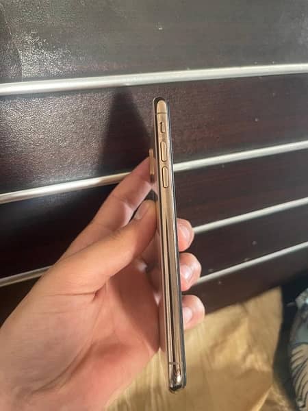 selling iphone XS 256 gold dual approved 3