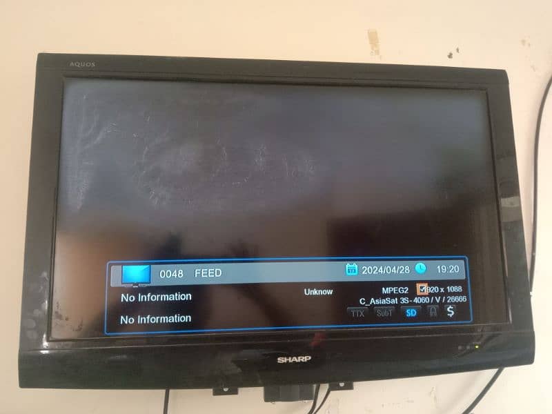 Sharp LCD 32" screen a little fault see pics please. 5