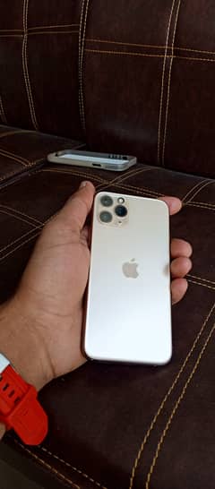 I phone 11 pro 64 gb 10 by 10 conduction