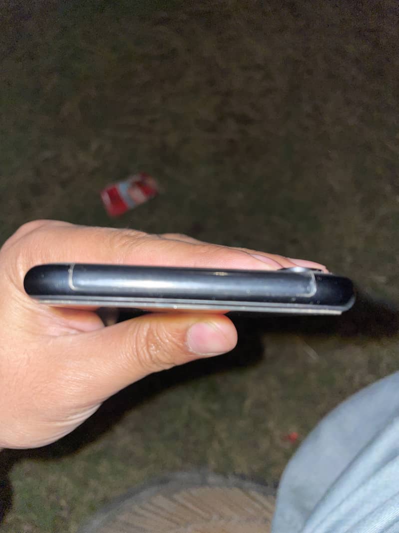 iPhone XR (Non-PTA) Black 3