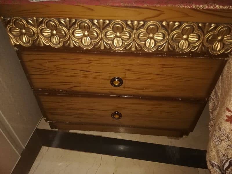 bad side table with out mattress. 2