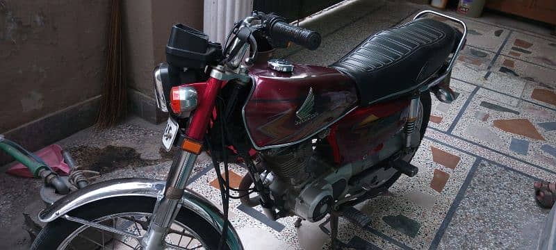 Honda CG125 for sale in very good condition. 4