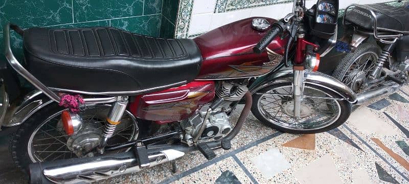 Honda CG125 for sale in very good condition. 8