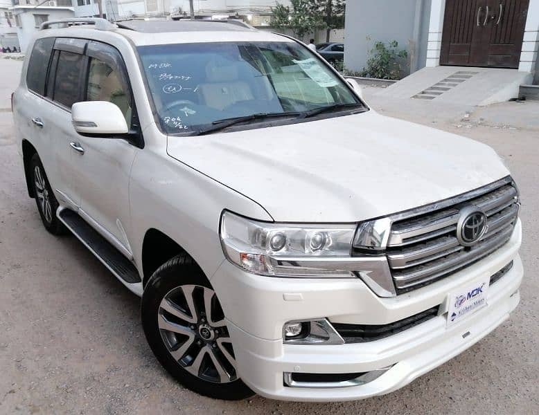 TOYOTA LAND CRUISER ZX (V8) 4.6 TOP OF THE LINE VARIANT
MODEL 2018 0