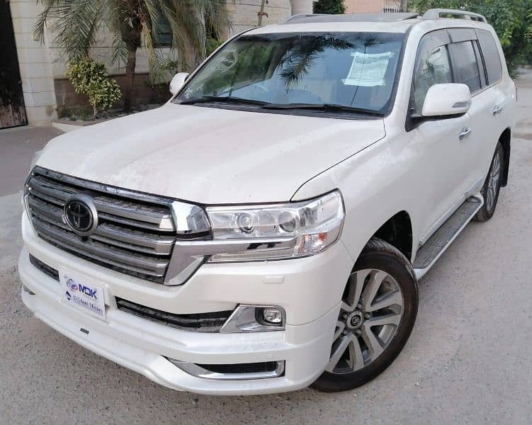 TOYOTA LAND CRUISER ZX (V8) 4.6 TOP OF THE LINE VARIANT
MODEL 2018 2