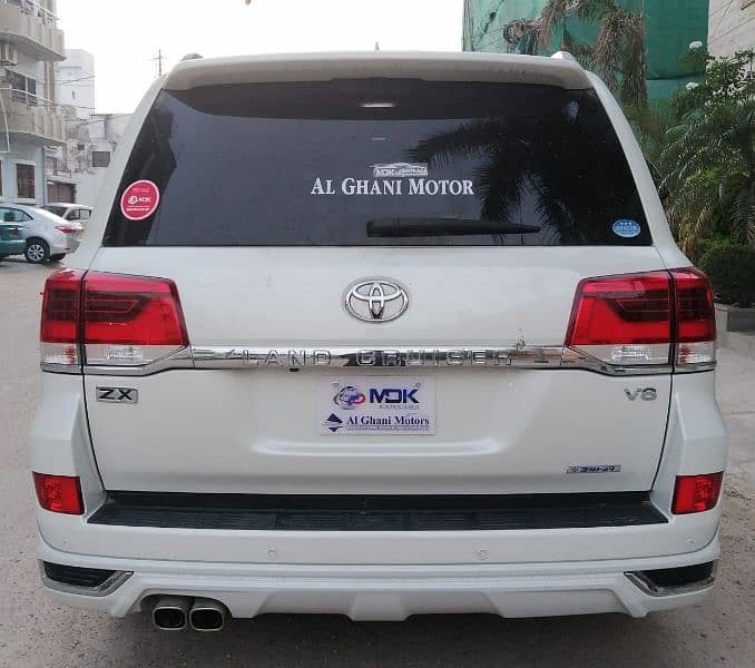 TOYOTA LAND CRUISER ZX (V8) 4.6 TOP OF THE LINE VARIANT
MODEL 2018 3