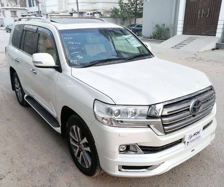 TOYOTA LAND CRUISER ZX (V8) 4.6 TOP OF THE LINE VARIANT
MODEL 2018 6