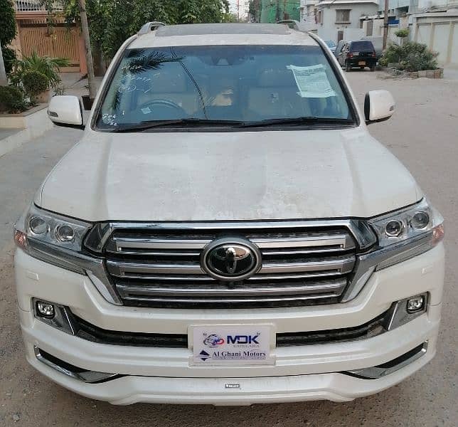 TOYOTA LAND CRUISER ZX (V8) 4.6 TOP OF THE LINE VARIANT
MODEL 2018 9