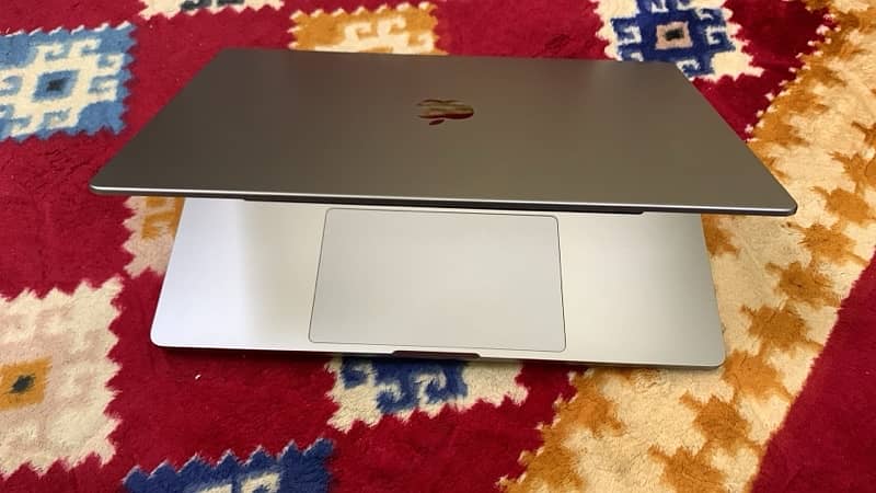 Macbook pro 16 inch M1 Pro 32gb ram 2021 4