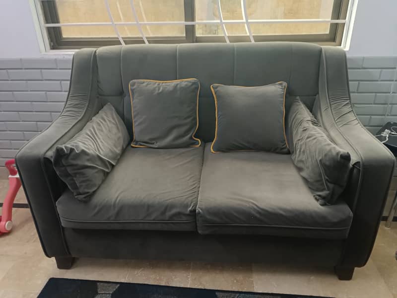 Sofa Set: 5 Seater - Excellent Condition 1