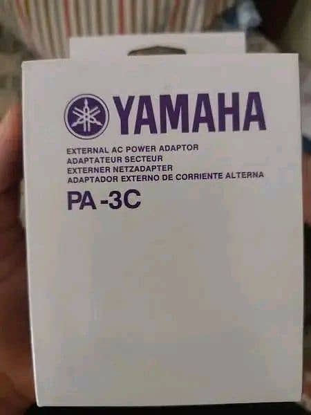Yamaha PSR e373 1