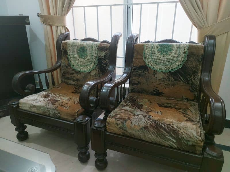 5 seater sofa set in very clean condition 1