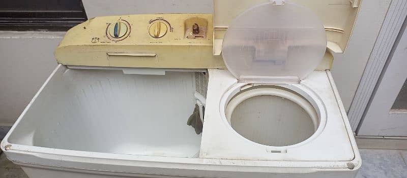 Dawlance Semi automatic Washing machine 1