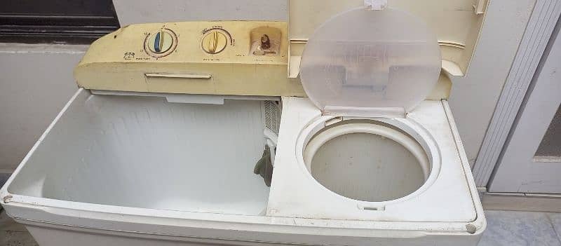 Dawlance Semi automatic Washing machine 2