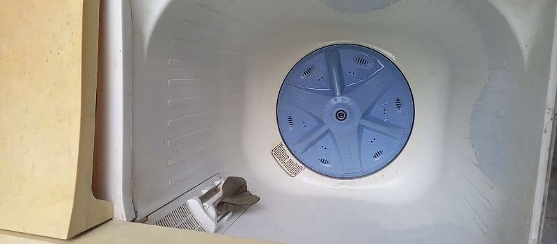 Dawlance Semi automatic Washing machine 4