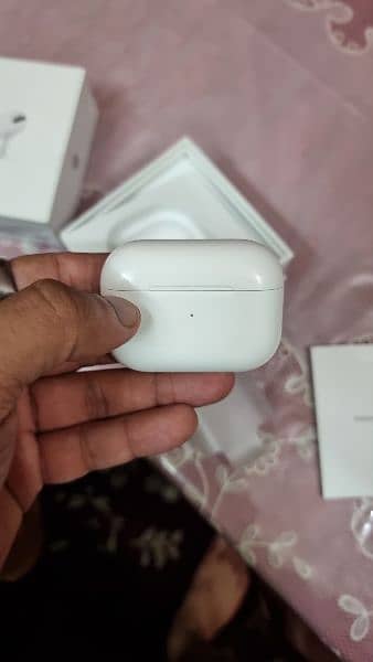 Airpods pro (Gen 1 Magsafe charging case) 1