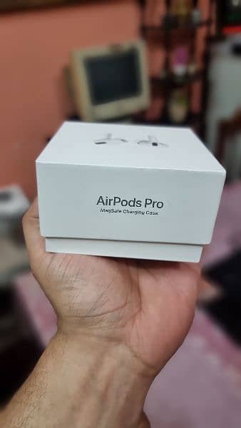 Airpods pro (Gen 1 Magsafe charging case) 2