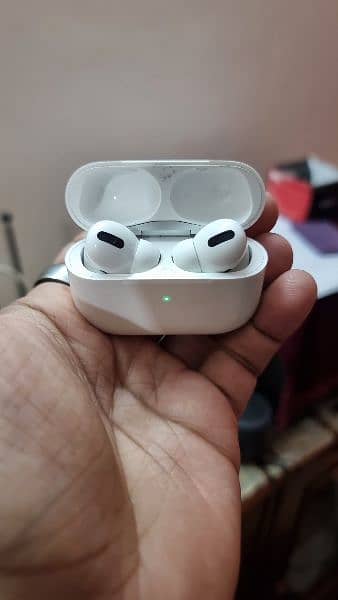 Airpods pro (Gen 1 Magsafe charging case) 7