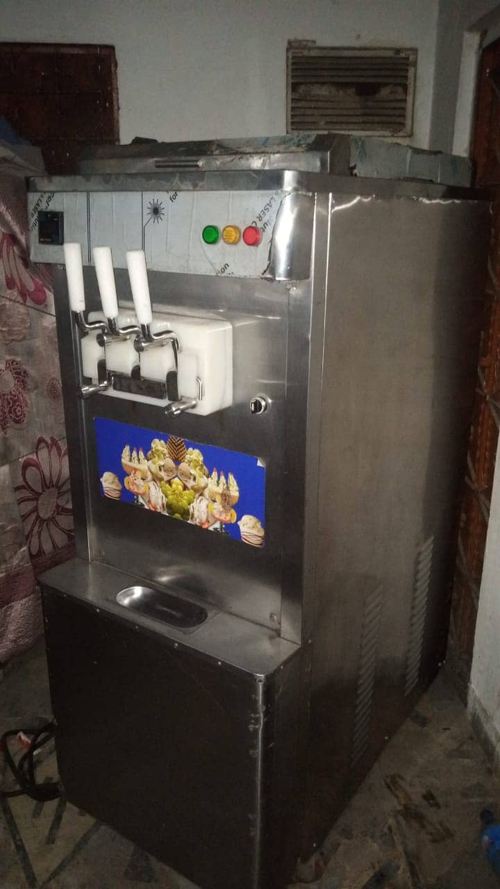 ice cream machine good condition and all Ok 03214151640 0