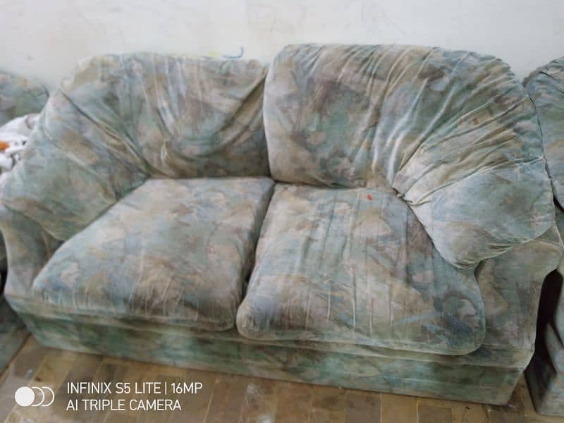 7 seated sofa for sale on urgent 1