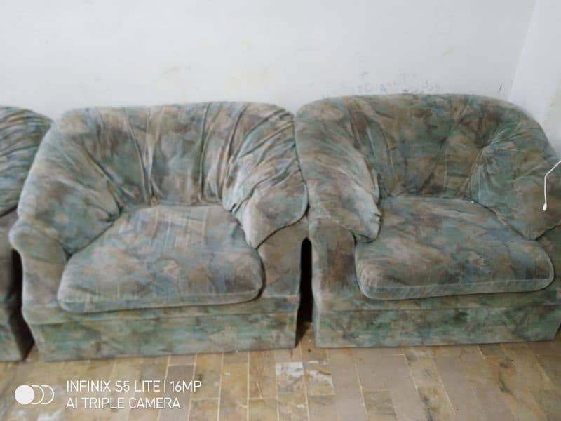 7 seated sofa for sale on urgent 3