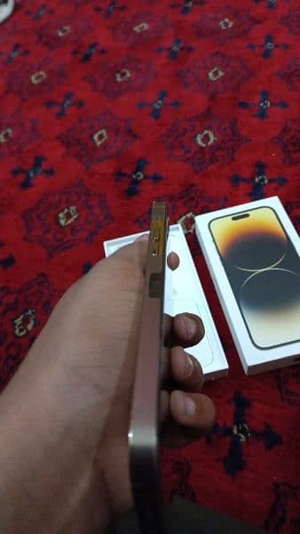 iphone 14 pro max jv 2 56  golden colour 1 mnth used 99 hlth 10 /10 cd 1