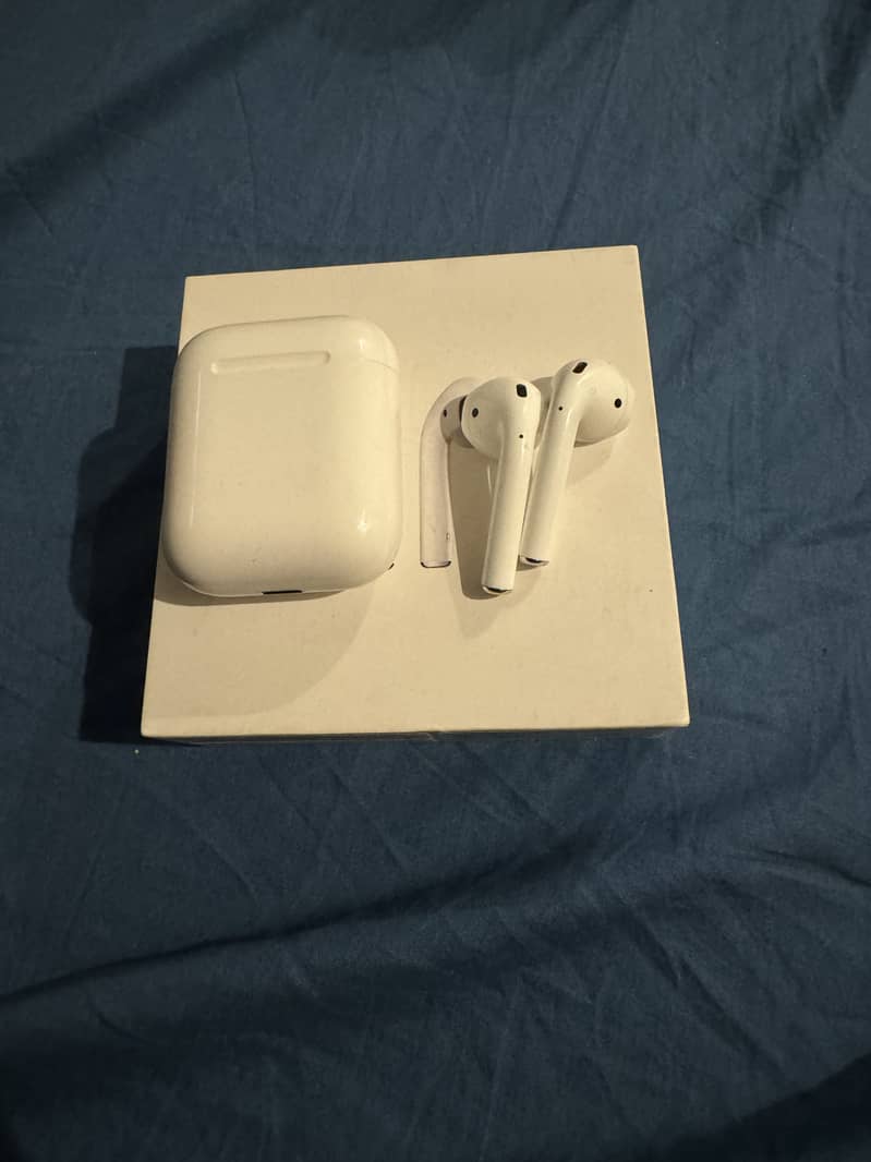 Apple airpods 2 original with box and charging cable 0