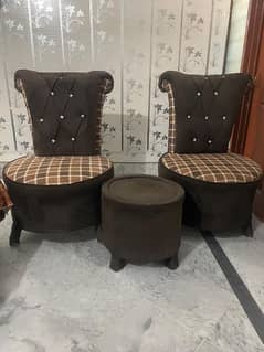 SOFA CHAIRS WITH TABLE 10/10 CONDITION