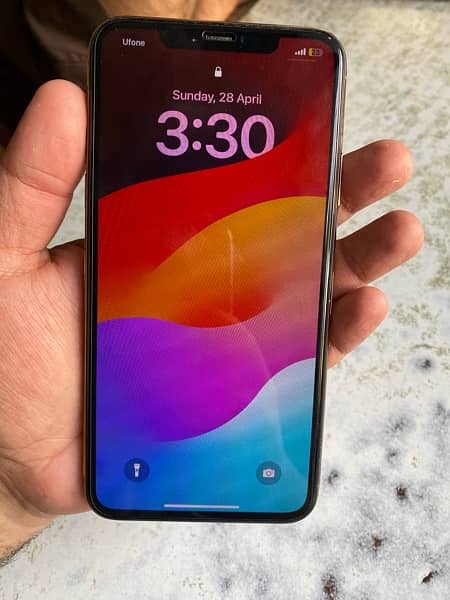IPHONE 11pro max 256gb pta approved 4