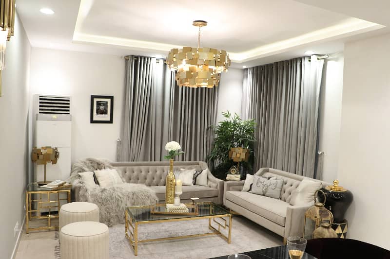 Pearl One - Fully Furnished Luxury Apartment Gulberg III 0