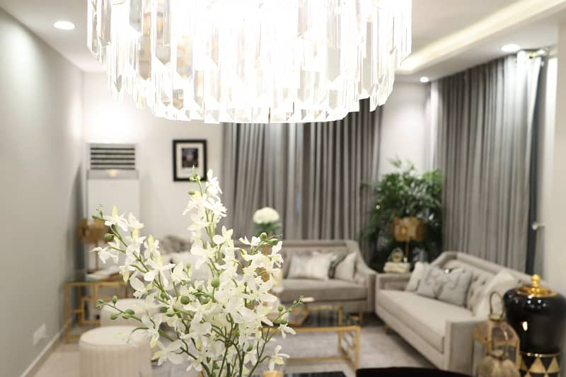 Pearl One - Fully Furnished Luxury Apartment Gulberg III 9