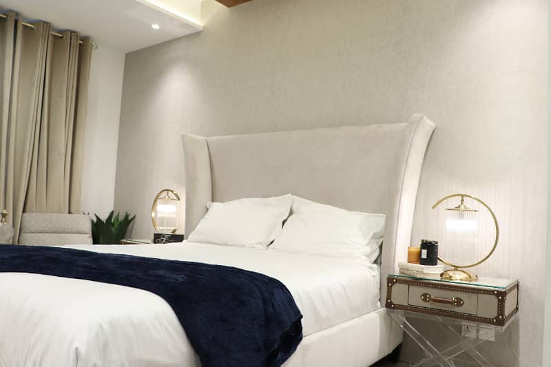 Pearl One - Fully Furnished Luxury Apartment Gulberg III 12