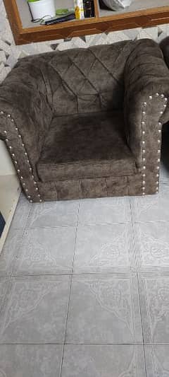 7 seater sofa set with 2 stool 10 +10 condition only 6 month use.