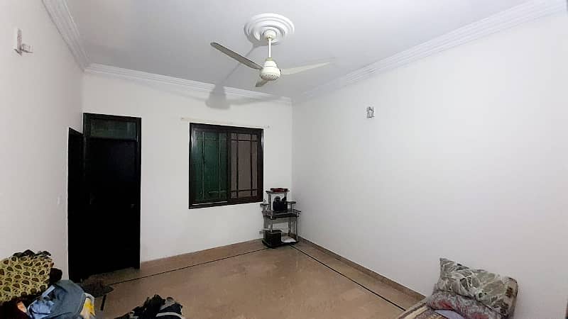 240 Square Yards Portion Available for Rent in Gulistan E Jahaur Block 7 3