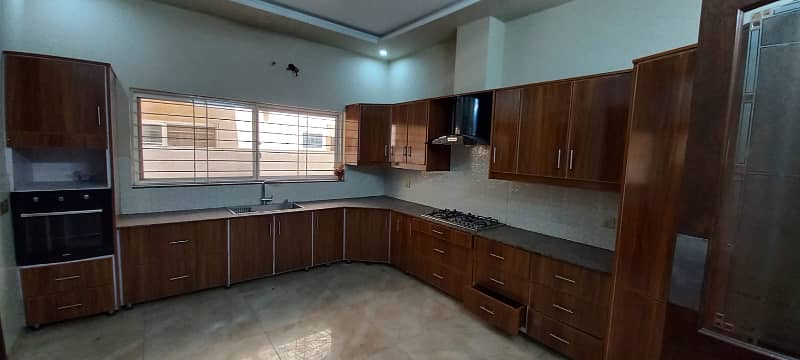 1 Kanal House For Rent With Gas Near To Park In Lake City Sector M3 4