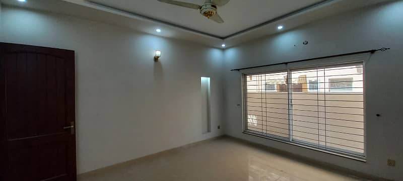 1 Kanal House For Rent With Gas Near To Park In Lake City Sector M3 8