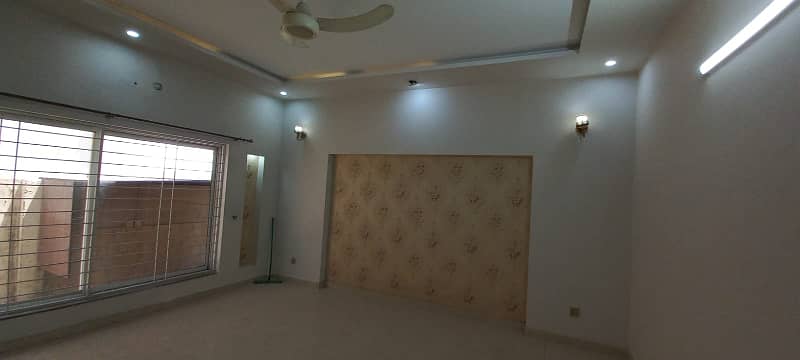 1 Kanal House For Rent With Gas Near To Park In Lake City Sector M3 9