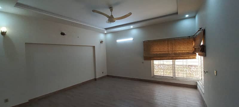 1 Kanal House For Rent With Gas Near To Park In Lake City Sector M3 15