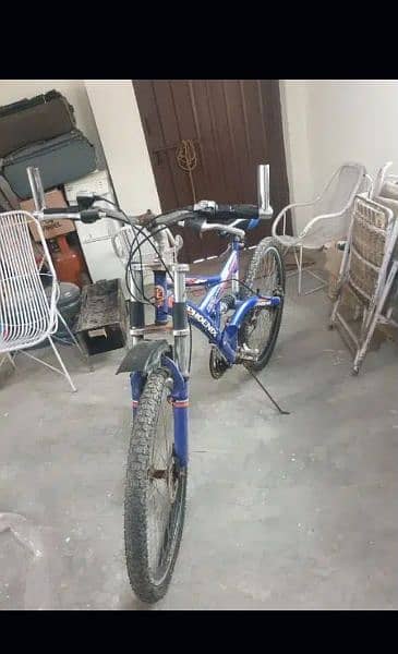 bycycle with gears axel pe zang lga hua hai thora sa 3