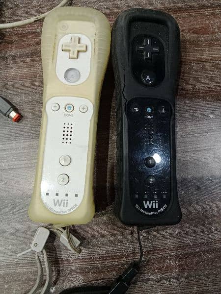 Nintendo Wii All accessories available except CDs 2
