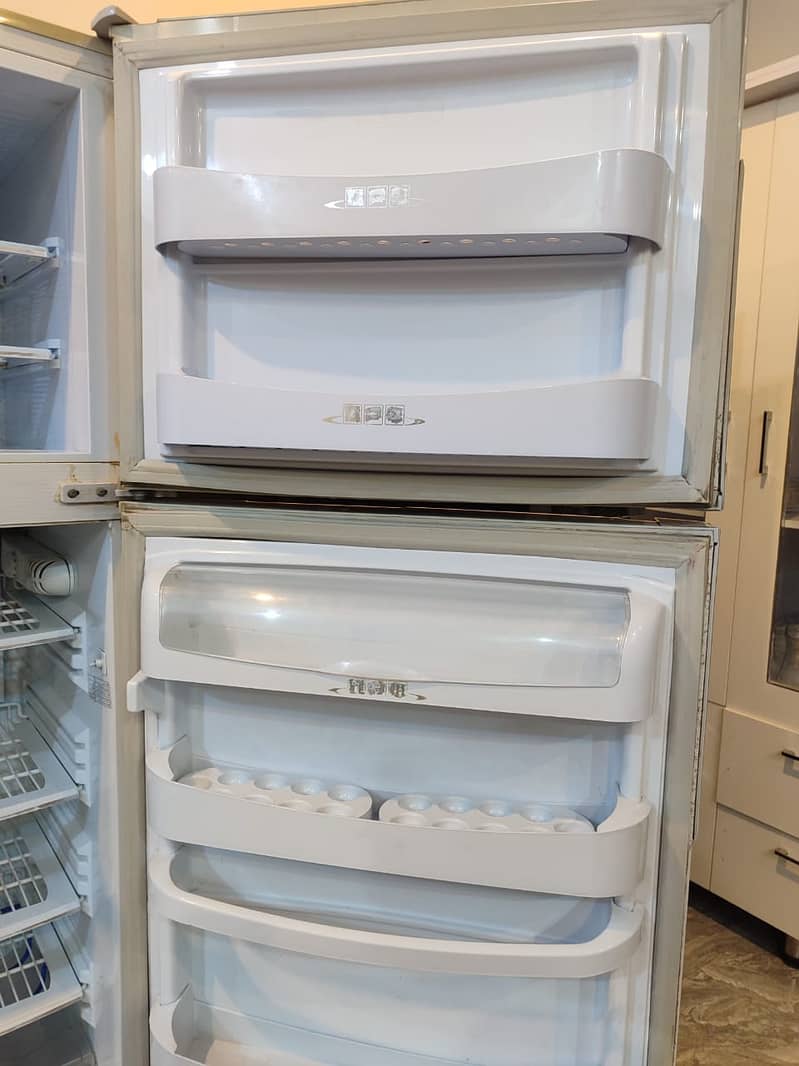 Full size Pel refrigerator. . . 1