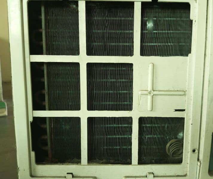 Window AC with Original Gas in Good Condition. 1