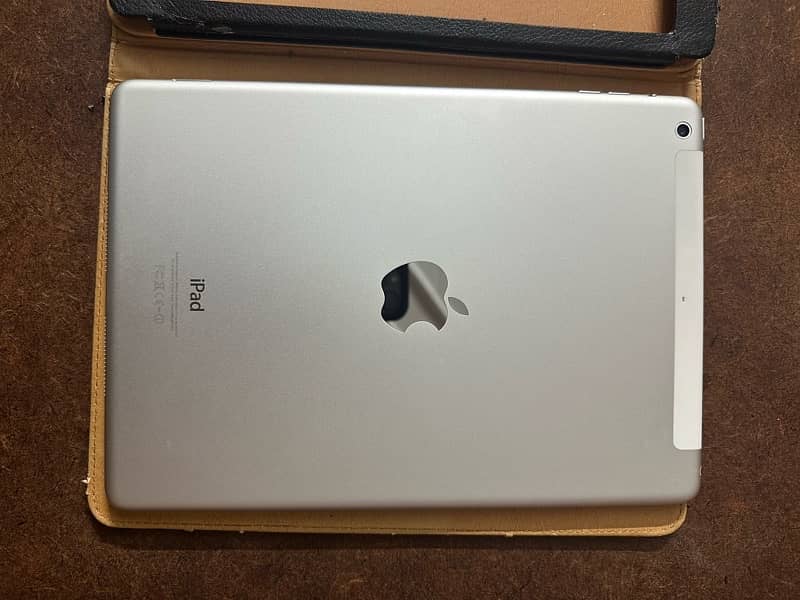 apple ipad Air 1 cellular  32GB Silver 3