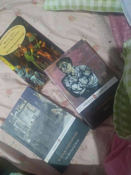 3 Shakespeare's books 0