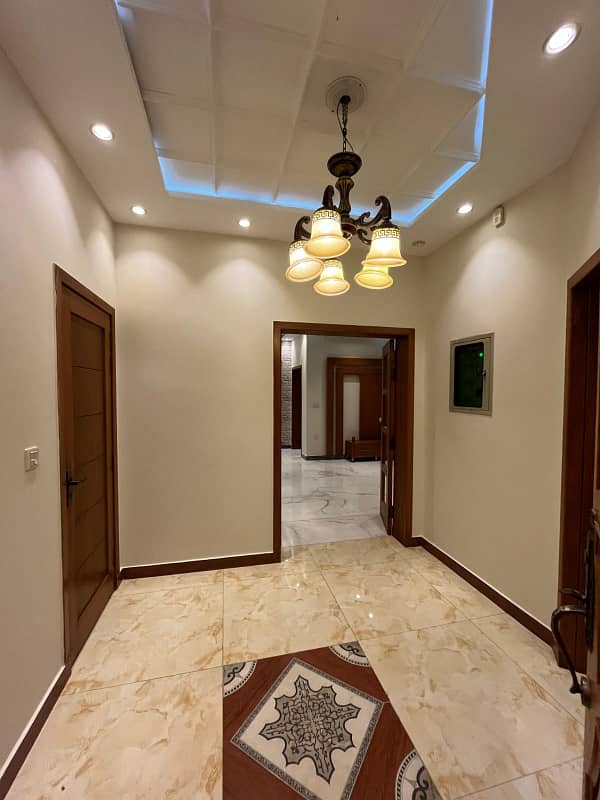 10 MARLA BEAUTIFUL HOUSE FOR RENT PRIME LOCATION JANIPAR BLOCK BAHRIA TOWN 20