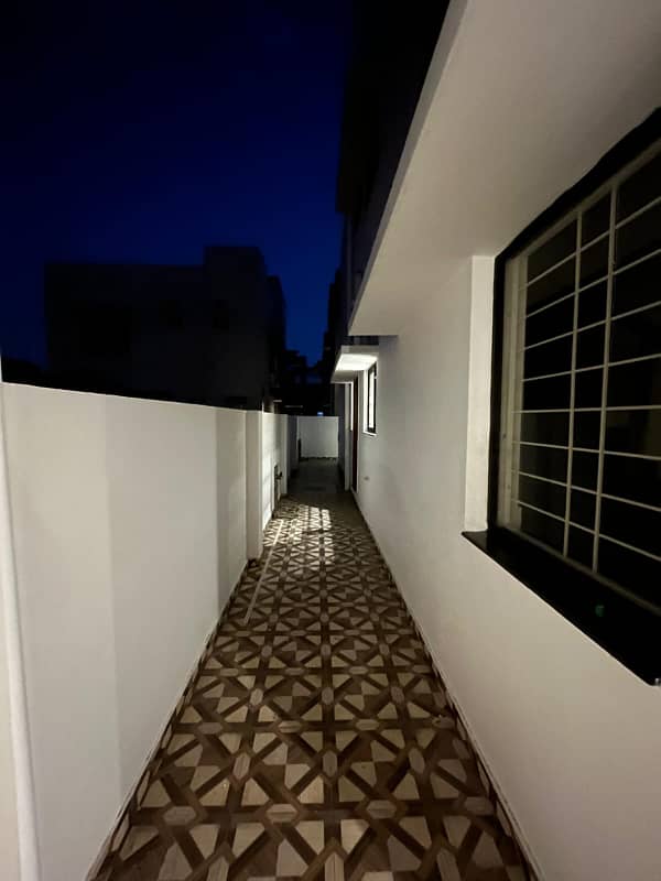 10 MARLA BEAUTIFUL HOUSE FOR RENT PRIME LOCATION JANIPAR BLOCK BAHRIA TOWN 25